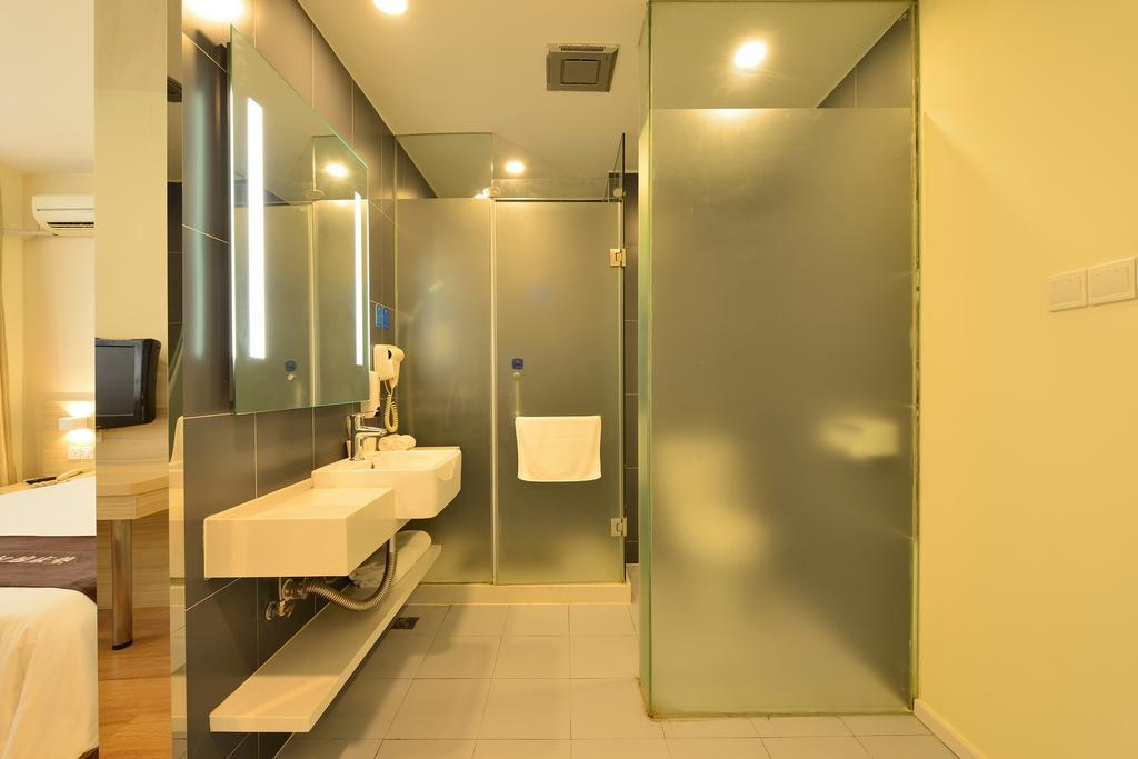 Hanting Hotel Shanghai Xujiahui Exterior photo
